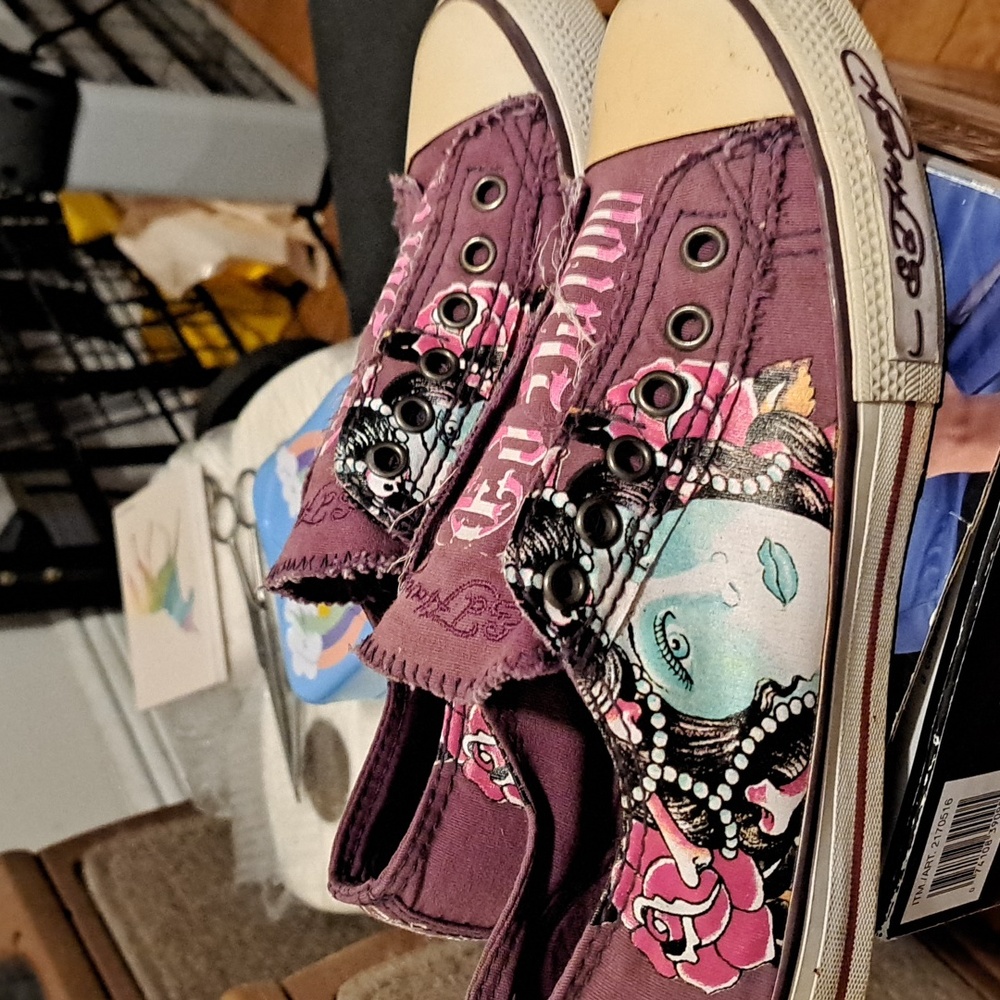 Vintage Ed Hardy sneakers, size 6